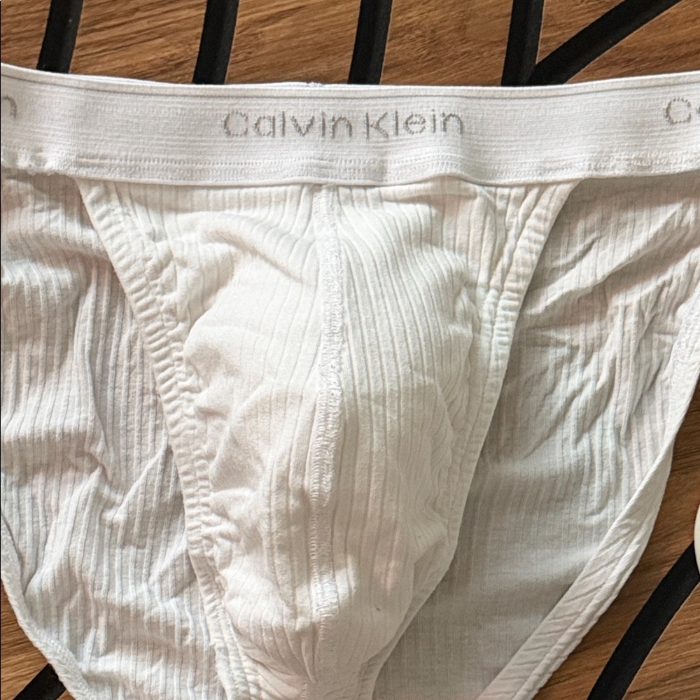Calvin Klein - Picture 2 of 4